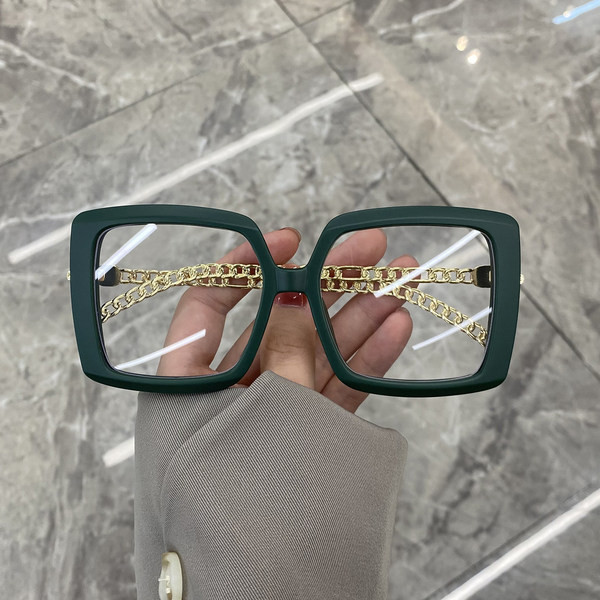 Moodsad ruudukujulised naiste päikeseprillid