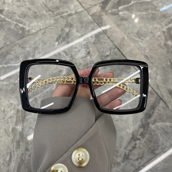 Moodsad ruudukujulised naiste päikeseprillid