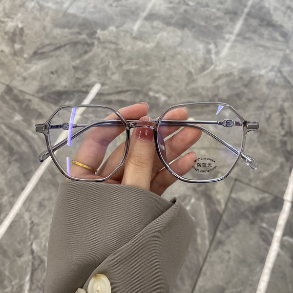 Naiste vabaaja prillid õhukese raamiga