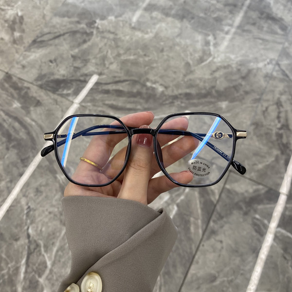 Naiste vabaaja prillid õhukese raamiga