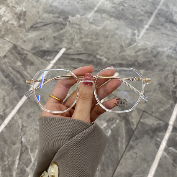 Naiste vabaaja prillid õhukese raamiga
