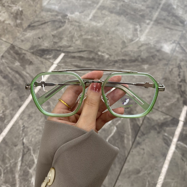 Μοντέρνα γυναικεία γυαλιά με λεπτό σκελετό νέο μοντέλο
