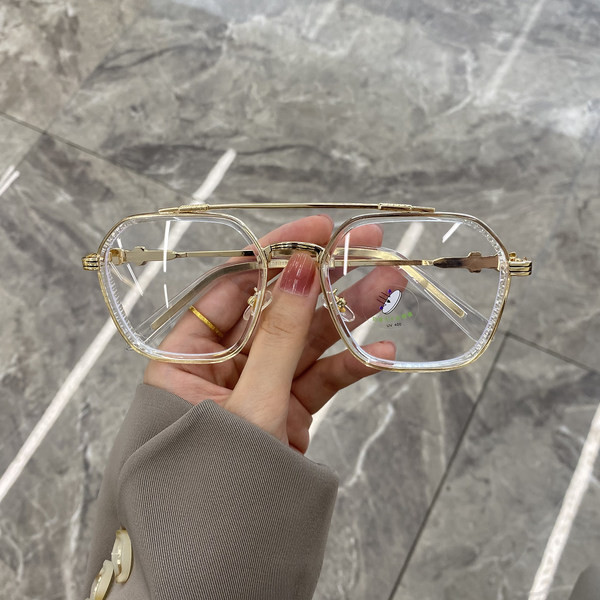 Μοντέρνα γυναικεία γυαλιά με λεπτό σκελετό νέο μοντέλο