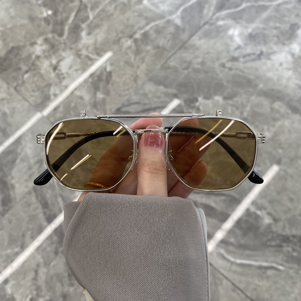 Retro naočale sa tankim okvirima u više boja