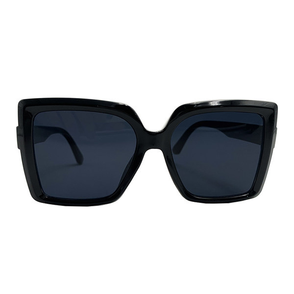 Ruudukujulised vabaaja naiste päikeseprillid