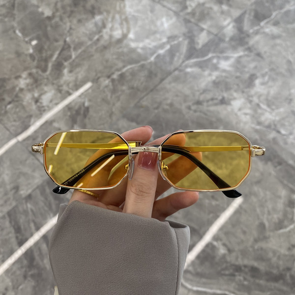 Mitmes värvitoonis retroprillid naistele