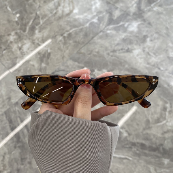 Uus õhukeste raamidega unisex päikeseprillide mudel