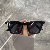 Igapäevaseks kasutamiseks sobivad värviliste klaasidega naiste kandilised prillid