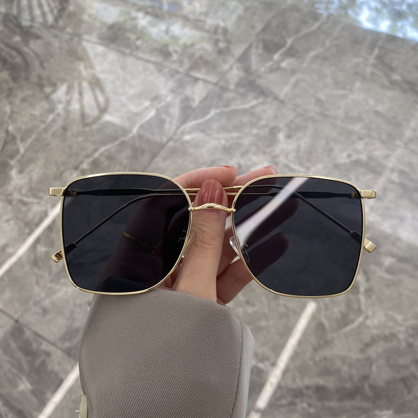 Naiste kandilised prillid mitmes värvitoonis - retro stiilis