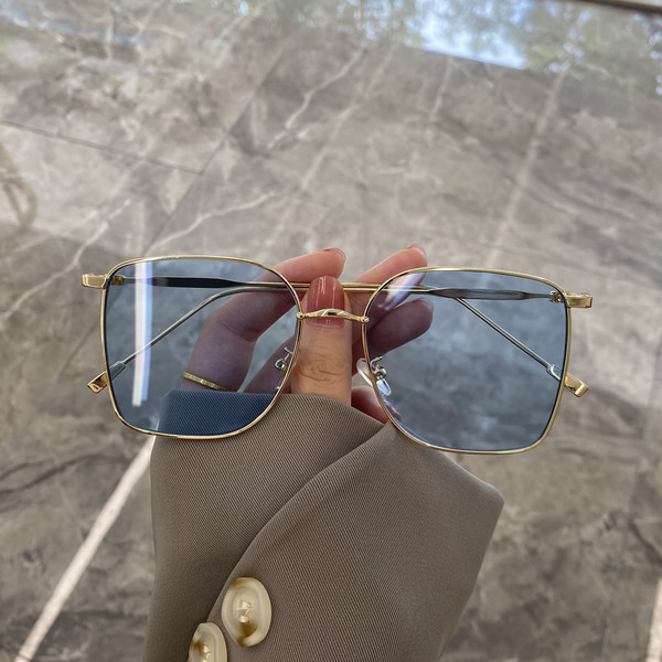 Naiste kandilised prillid mitmes värvitoonis - retro stiilis