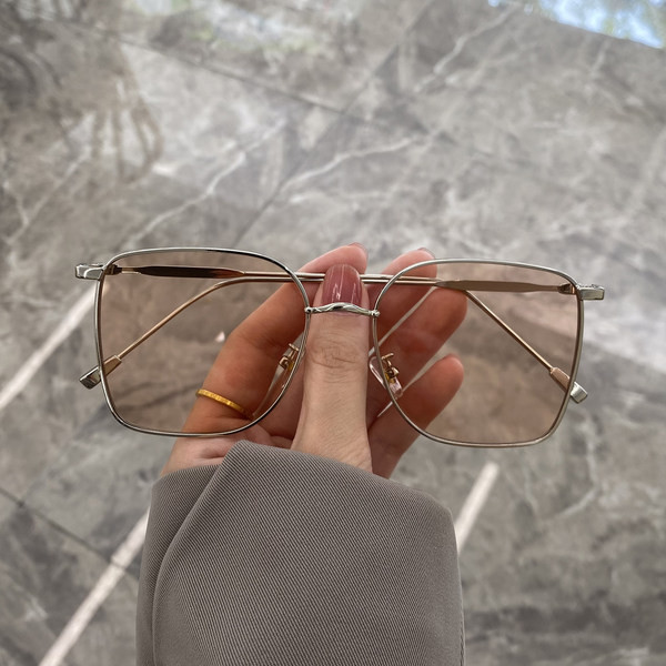 Naiste kandilised prillid mitmes värvitoonis - retro stiilis