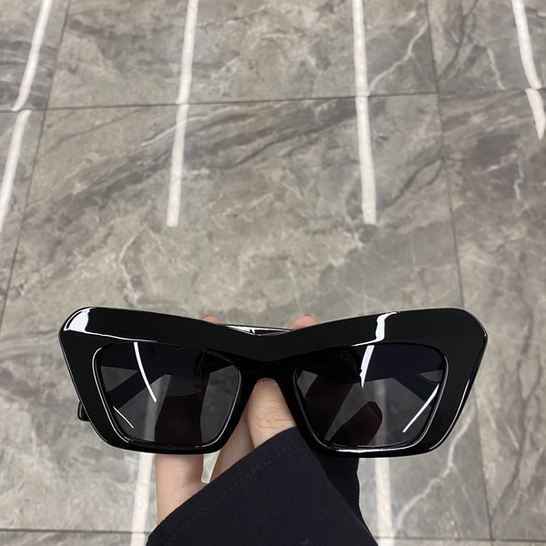 Naiste päikeseprillid – mitmes värvitoonis