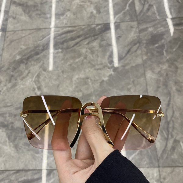 Naiste kandilised õhukeste raamidega prillid uus mudel