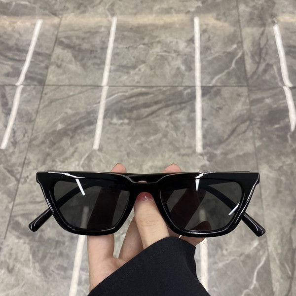 Retro naiste prillid mitmes värvitoonis