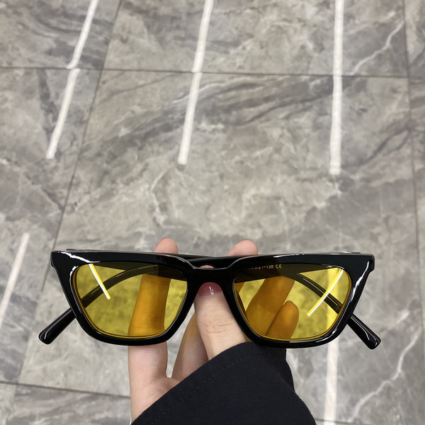 Retro naiste prillid mitmes värvitoonis