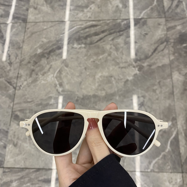 Ženske okrugle naočale pogodne za svakodnevnu upotrebu