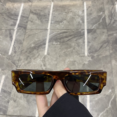 Retro naiste prillid mitmes värvitoonis