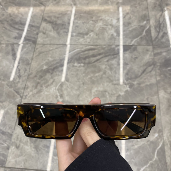 Retro naiste prillid mitmes värvitoonis