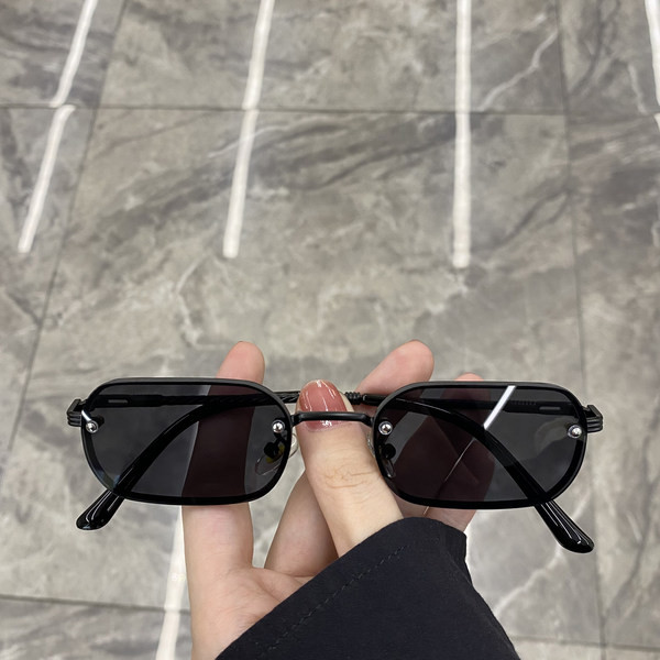 Ορθογώνια γυναικεία γυαλιά ηλίου