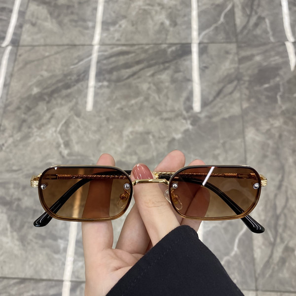 Ορθογώνια γυναικεία γυαλιά ηλίου