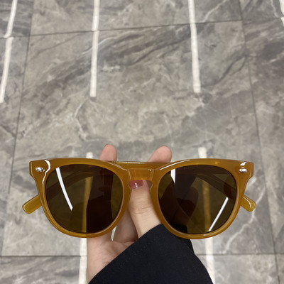 Ovaalse kujuga naiste prillid uus mudel