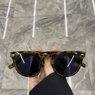 Ovaalse kujuga naiste prillid uus mudel