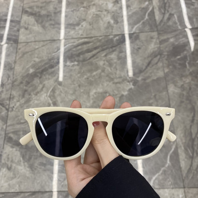 Ovaalse kujuga naiste prillid uus mudel