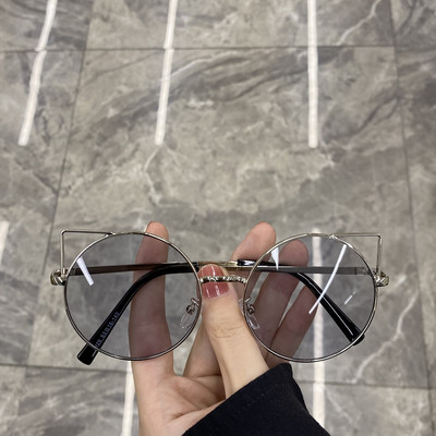 Uus ümara kujuga naiste prillide mudel - neli värvi