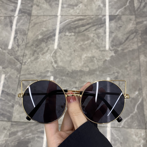 Uus ümara kujuga naiste prillide mudel - neli värvi