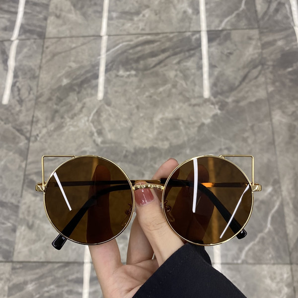 Uus ümara kujuga naiste prillide mudel - neli värvi