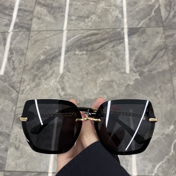 Γυναικεία πολωτικά τετράγωνα γυαλιά με λεπτό σκελετό