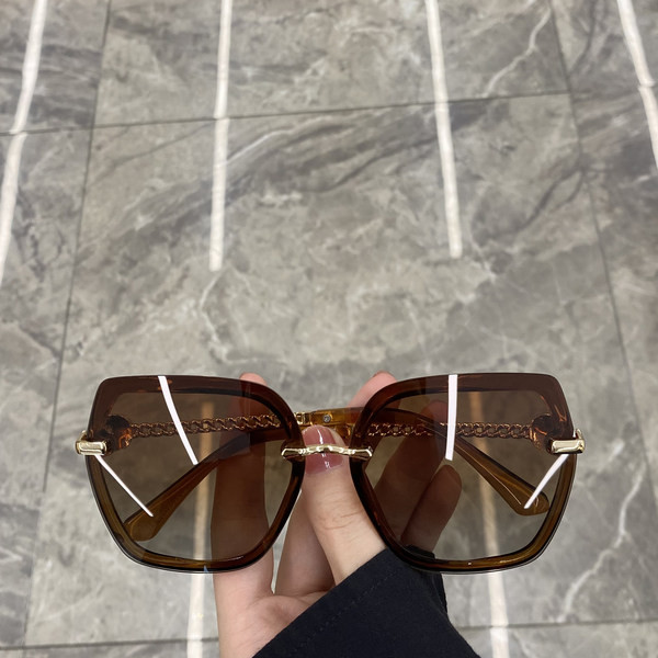 Γυναικεία πολωτικά τετράγωνα γυαλιά με λεπτό σκελετό