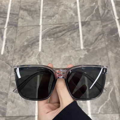 Naiste ruudukujulise raamiga prillid