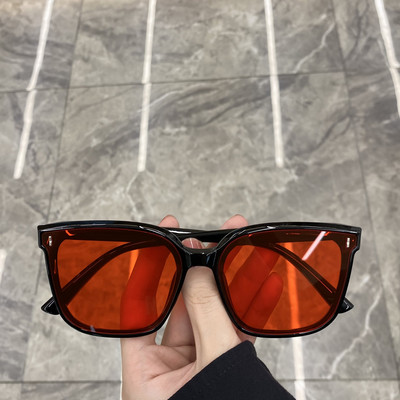 Naiste ruudukujulise raamiga prillid