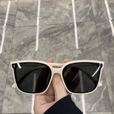 Naiste ruudukujulise raamiga prillid