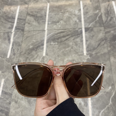 Naiste ruudukujulise raamiga prillid