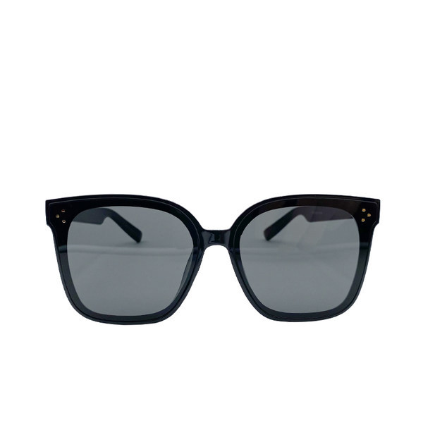 Naiste ruudukujulise raamiga prillid