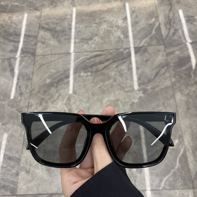 Naiste kandilised prillid ja värvilised prillid