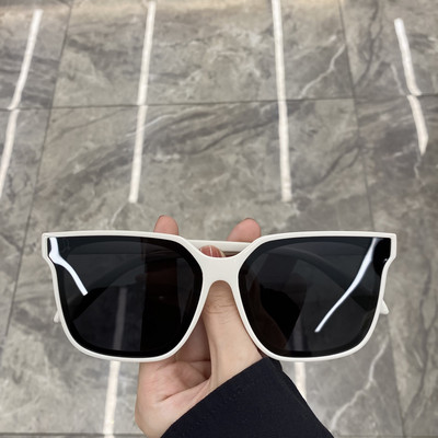 Naiste kandilised prillid ja värvilised prillid