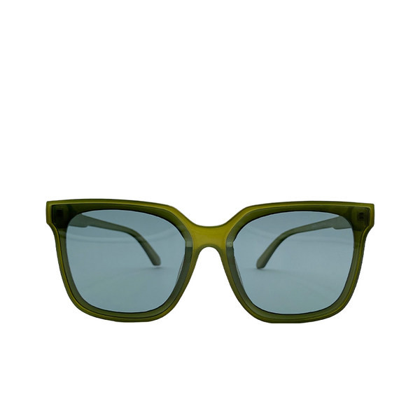 Naiste kandilised prillid ja värvilised prillid