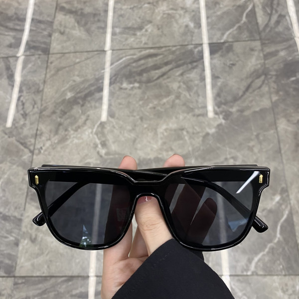 Naiste retrostiilis värvilise plastikraamiga prillid