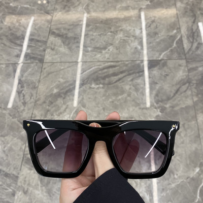 Μοντέρνα γυναικεία γυαλιά ηλίου πολλών χρωμάτων με τετράγωνο σχήμα