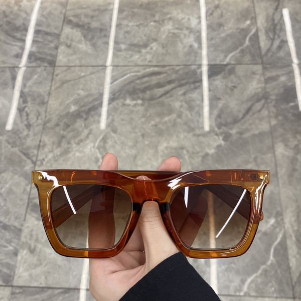 Μοντέρνα γυναικεία γυαλιά ηλίου πολλών χρωμάτων με τετράγωνο σχήμα