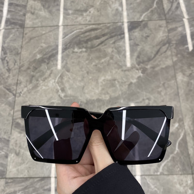 Γυναικεία γυαλιά ηλίου με τετράγωνο σχήμα