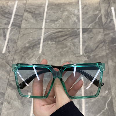 Γυναικεία γυαλιά ηλίου με τετράγωνο σχήμα