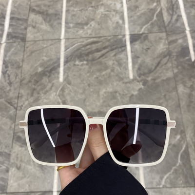 Uus ruudukujulise kujuga naiste prillide mudel