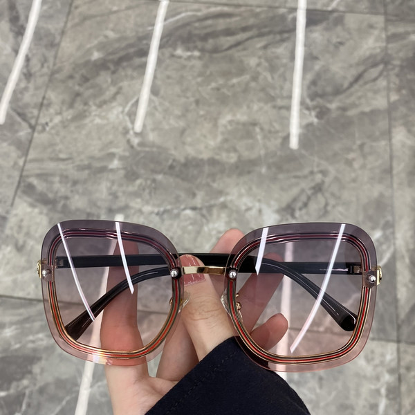 Naiste kandilised prillid õhukeste raamidega uus mudel