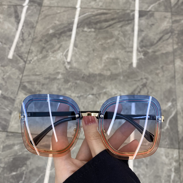 Naiste kandilised prillid õhukeste raamidega uus mudel