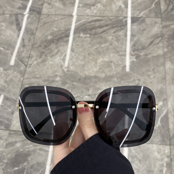 Naiste kandilised prillid õhukeste raamidega uus mudel