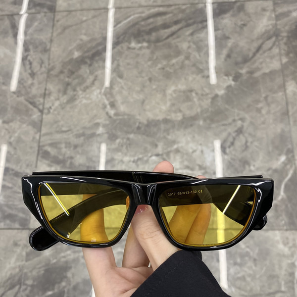 Νέο μοντέλο γυναικεία γυαλιά ηλίου  με φαρδύ σκελετό